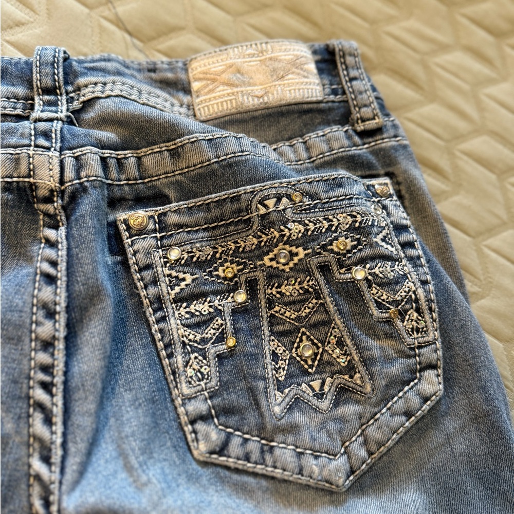 Grace Blue Embellished Jeans with Ornate Design